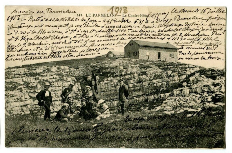 Carte postale ancienne Haute-Savoie Annecy Le Parmelan Le chalet-Hôtel animé à Annecy