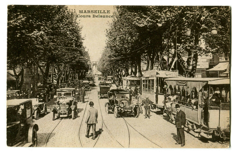 Carte postale ancienne Bouche-du-Rhône Marseille Cours Belsunce animé tram à Marseille