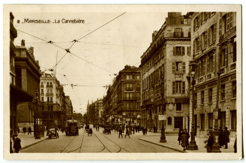 Carte postale ancienne Bouche-du-Rhône Marseille La Cannebière animé à Marseille