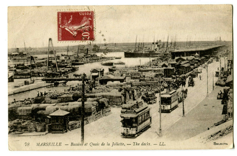 Carte postale ancienne Bouche-du-Rhône Marseille Bassins et quais de la Joliette tram à Marseille