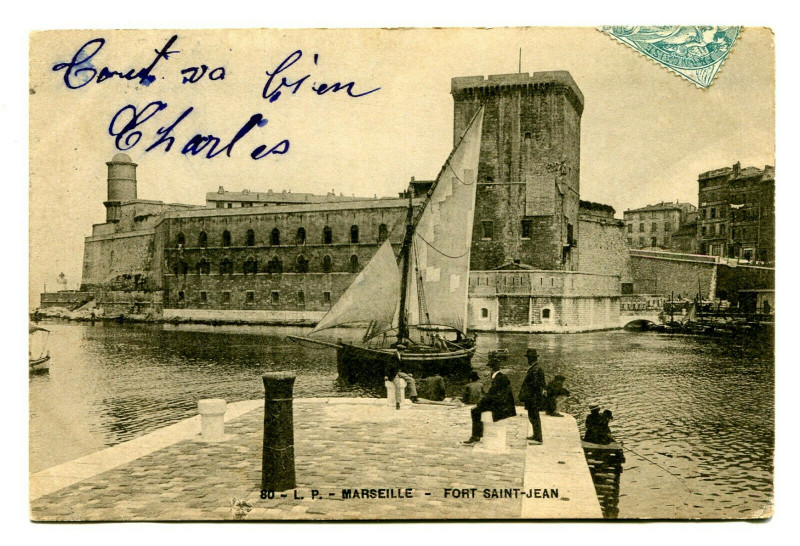 Carte postale ancienne Bouche du Rhône Marseille Fort Saint-Jean animé bateaux à Marseille