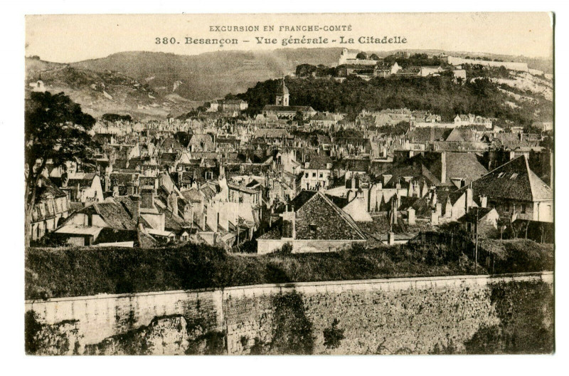 Carte postale ancienne Doubs Besançon Vue générale La Citadelle à Doubs