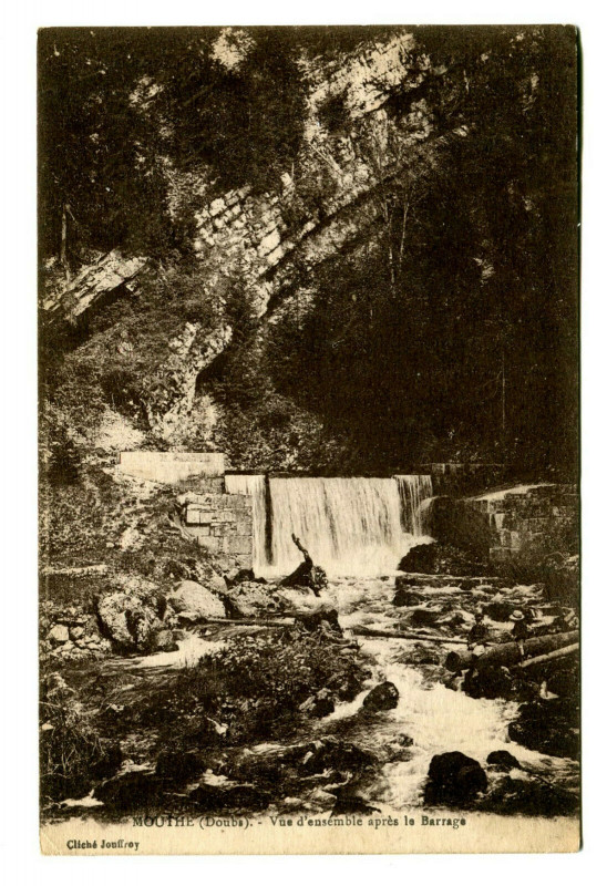 Carte postale ancienne Doubs Mouthe Vue d' ensemble après le Barrage à Doubs