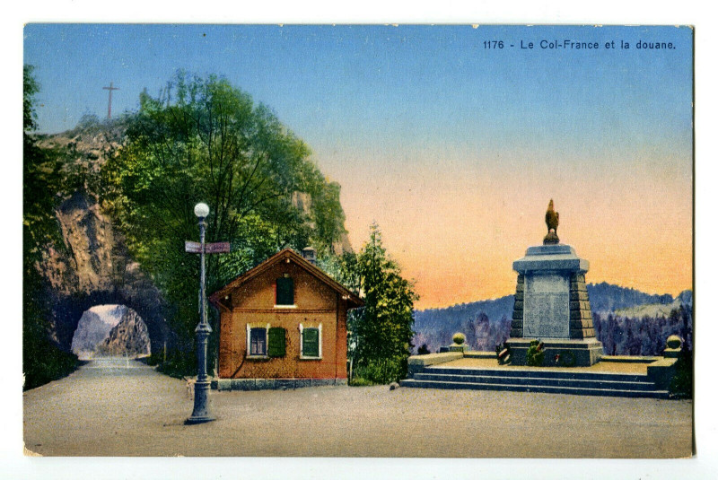 Carte postale ancienne Doubs Le Col de France et la Douane à Doubs