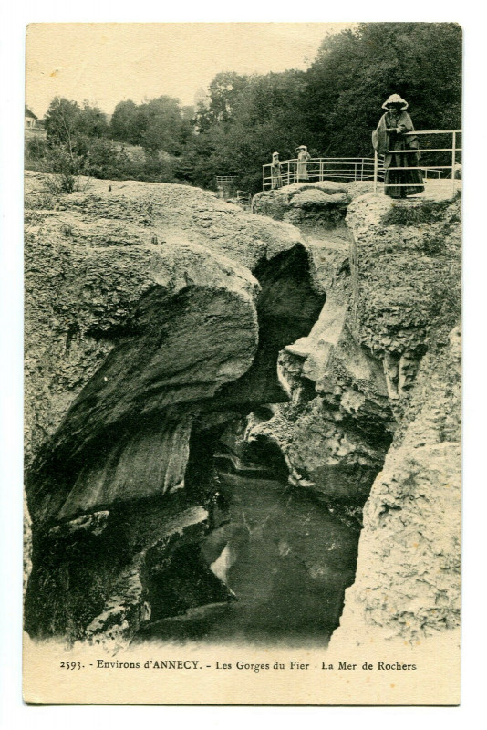 Carte postale ancienne Haute-Savoie Environs d'Annecy Gorges du Fier La Mer de Rochers animé à Annecy
