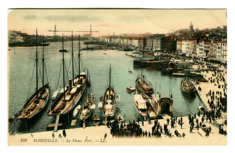 Carte postale ancienne Bouche-du-Rhône Marseille Le Vieux Port animation bateaux à Marseille