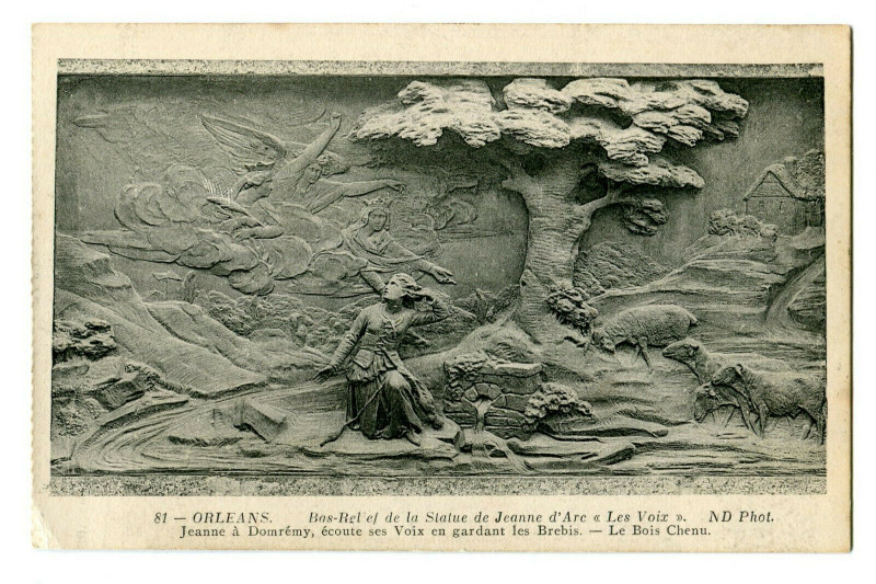 Carte postale ancienne Loiret Orléans Bas-Relief de la Statue de Jeanne d'Arc Les Voix à Orléans