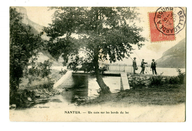 Carte postale ancienne Ain Nantua Un Coin sur les Bords du Lac animé à Nantua