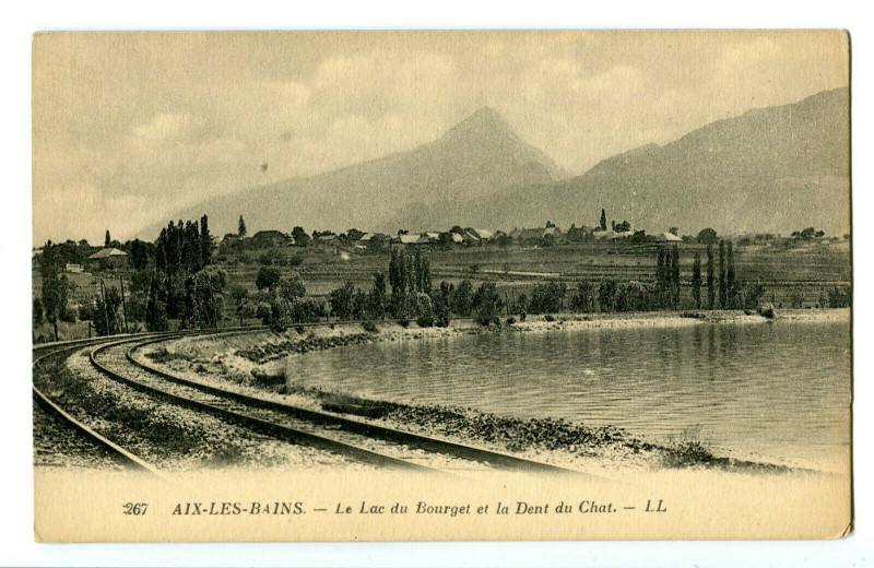 Carte postale ancienne Savoie Aix-les-Bains Le Lac du Bourget et la Dent du Chat à Aix-les-Bains