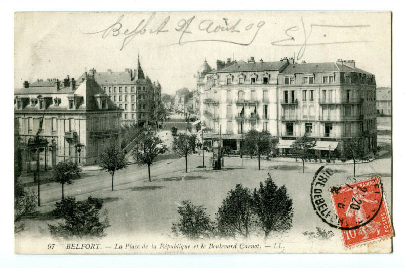 Carte postale ancienne Territoire-de-Belfort Belfort  Place de la république et Boulevard Carnot à Belfort