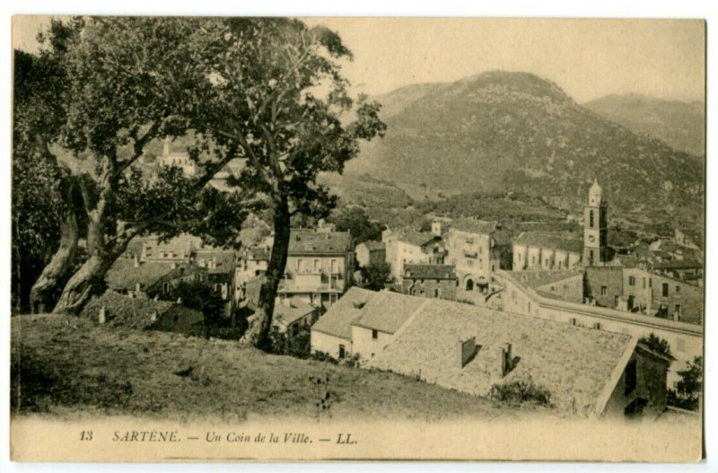 Carte postale ancienne Corse Sartène un Coin de la Ville à Sartène