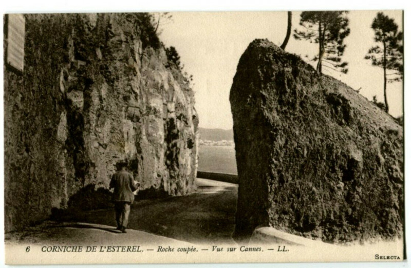 Carte postale ancienne Alpes-Maritimes Corniche de l'Esterel Roche coupée Vue sur Cannes animé à Cannes