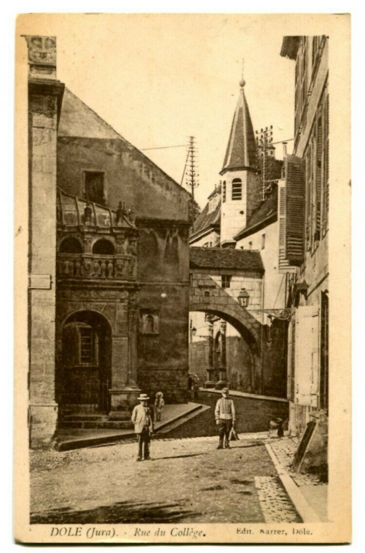 Carte postale ancienne Jura Dole Rue du Collège animé à Dole
