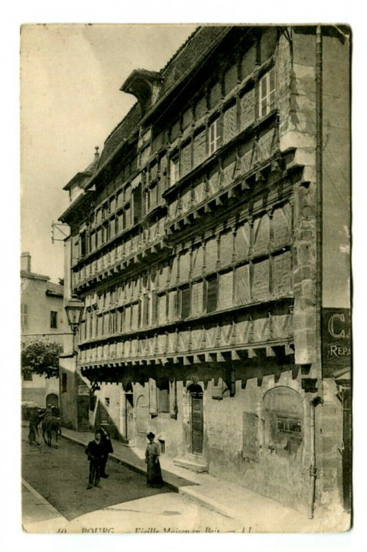 Carte postale ancienne Ain Bourg en Bresse Vieille Maison en Bois animé à Bourg-en-Bresse