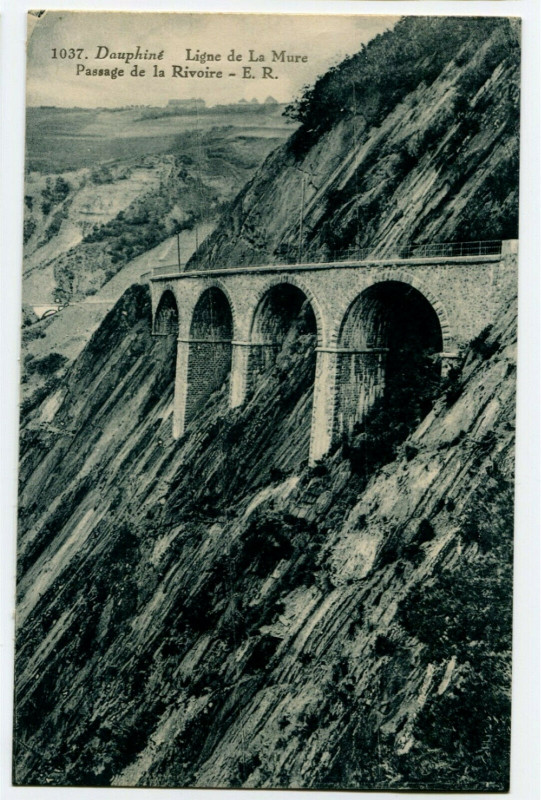 Carte postale ancienne Isère Ligne de la Mure Passage de la Rivoire à La Mure