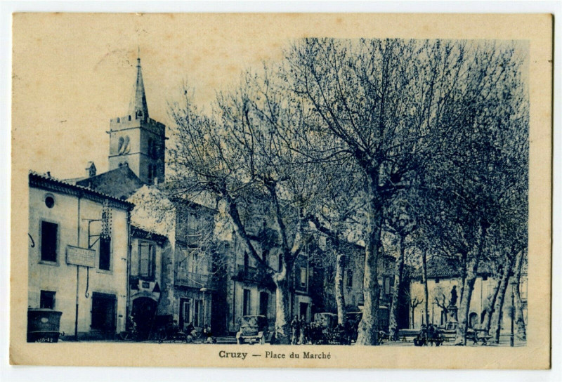 Carte postale ancienne Herault Cruzy Place du Marché animation à Cruzy