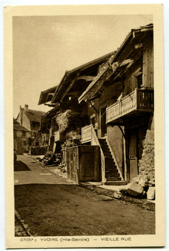 Carte postale ancienne Haute-Savoie Yvoire Vieille  Rue à Yvoire