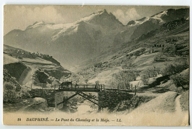 Carte postale ancienne Hautes-Alpes Le Pont du Chazelay et la Meije