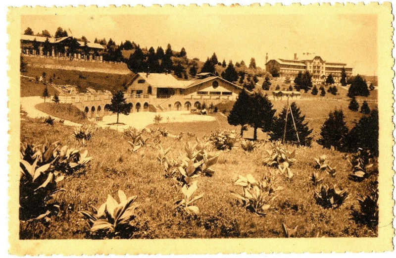 Carte postale ancienne Savoie Aix-les-Bains Le Mont-Revard Les Hôtels P.L.M à Aix-les-Bains