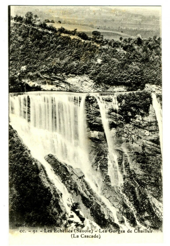 Carte postale ancienne Savoie les Echelles Les Gorges de Chailles La Cascade