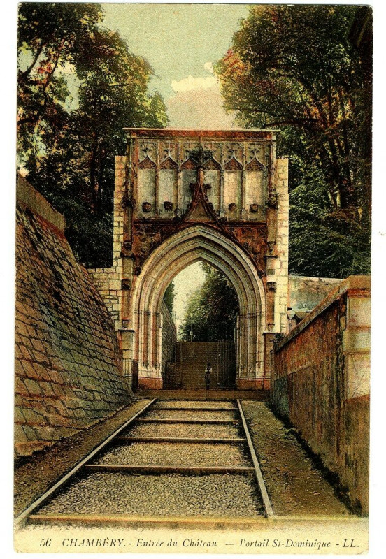 Carte postale ancienne Savoie Chambéry Entrée du Château Portail Saint-Dominique à Chambéry