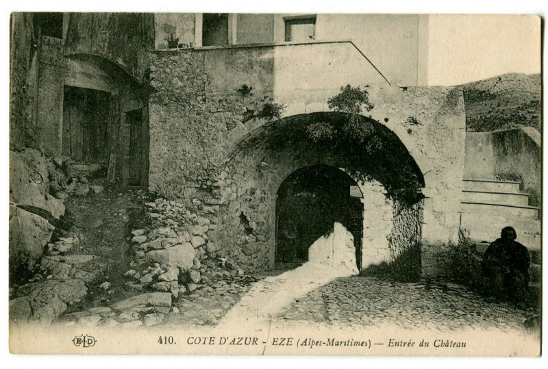Carte postale ancienne Alpes-Maritimes Eze Entrée du Château animé à Èze
