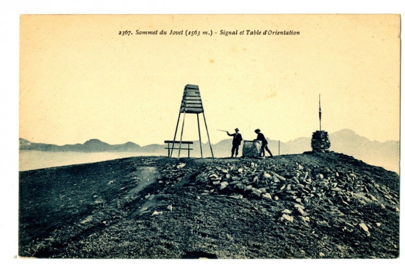 Carte postale ancienne Savoie Sommet du Jovet Signal et Table d'Orientation animé