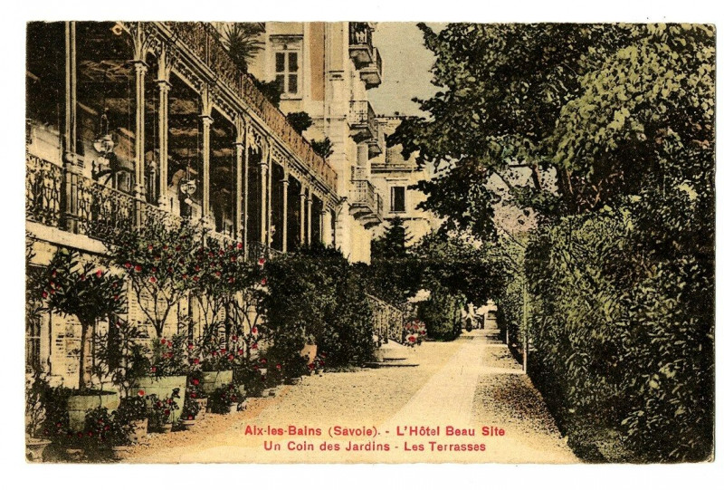 Carte postale ancienne Savoie Aix-les-Bains l'Hôtel Beau Site Un coin des Jardins Les Terrasses à Aix-les-Bains