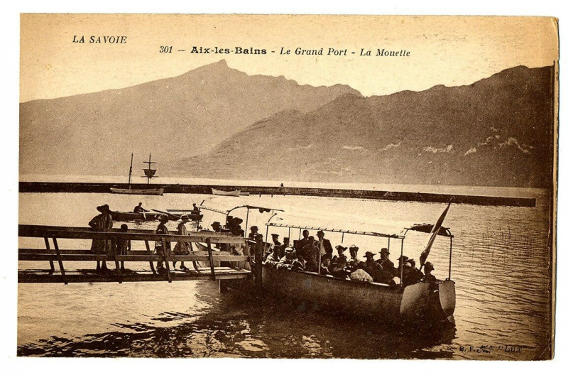 Carte postale ancienne Aix-les-Bains le Grand Port La Mouette animé bateau à Aix-les-Bains