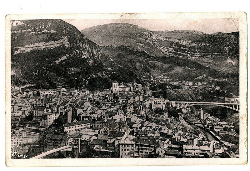Carte postale ancienne Jura Saint-Claude Centre de la Ville et les deux Ponts en ciment à Saint-Claude