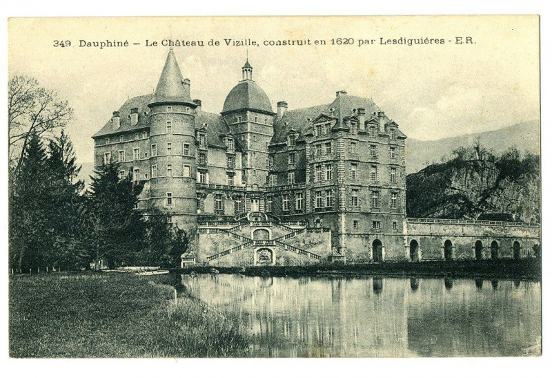 Carte postale ancienne Isère Château de Vizille construit en 1620 à Vizille