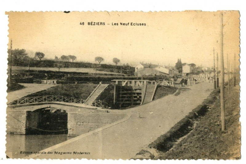 Carte postale ancienne Herault Béziers Les Neufs Ecluses à Béziers