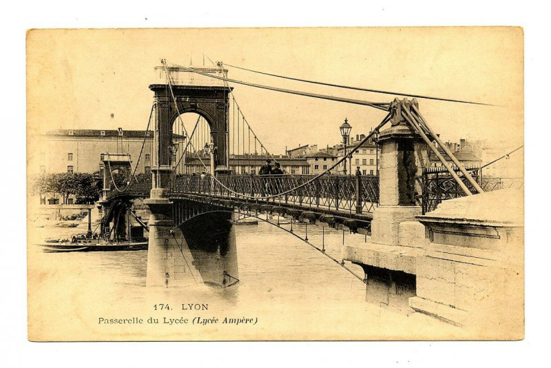 Carte postale ancienne Rhône Lyon Passerelle du Lycée animé à Lyon