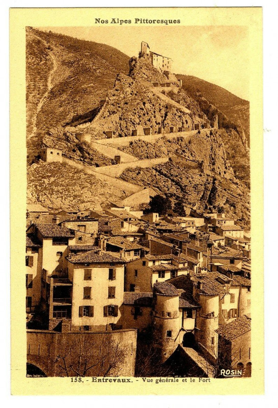 Carte postale ancienne Alpes de Haute-Provence Entrevaux Vue générale et le Fort à Entrevaux