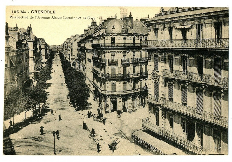 Carte postale ancienne Isère Grenoble Perspective de l'Avenue Alsace-Lorraine et la Gare animé à Grenoble