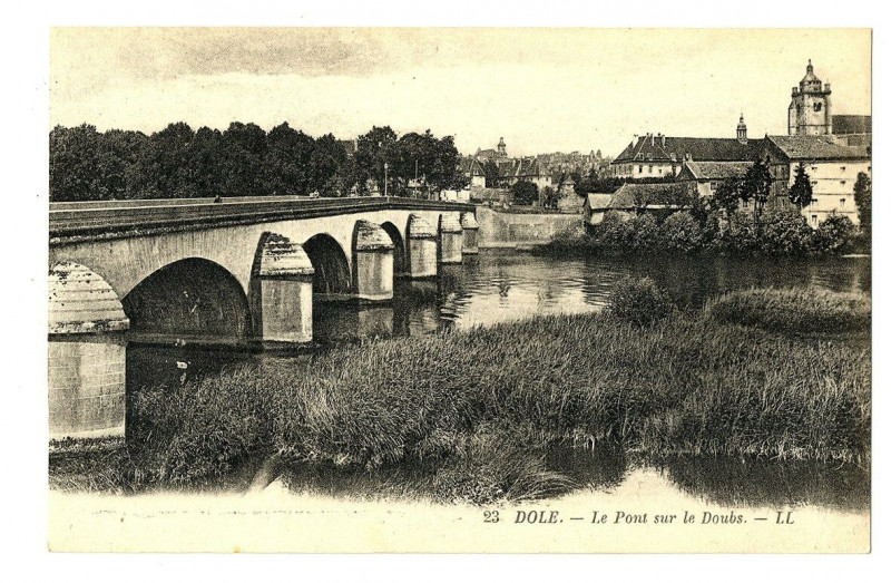 Carte postale ancienne Jura Dole Le pont sur le Doubs à Dole