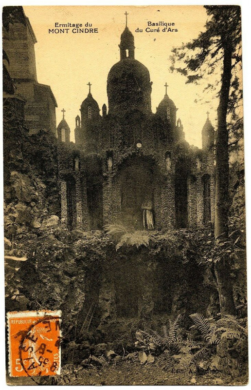 Carte postale ancienne Rhône Ermitage du Mont-Cindre Basilique du Curé d'Ars