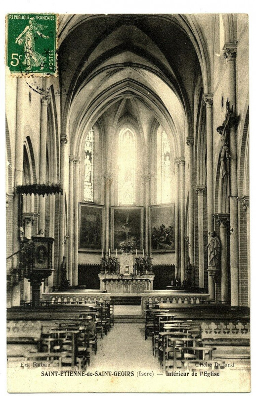 Carte postale ancienne Isère Saint-Etienne-de-Saint-Geoirs Intérieur de l'Eglise à Saint-Étienne-de-Saint-Geoirs