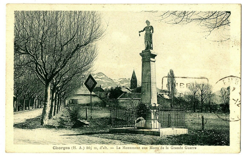 Carte postale ancienne Hautes-Alpes Chorges Le Monument aux Morts de la Grande Guerre à Chorges