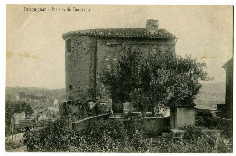 Carte postale ancienne Var Draguignan Maison du Bourreau à Draguignan