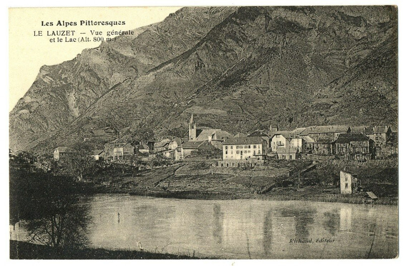 Carte postale ancienne Alpes de Haute-Provence Le Lauzet Vue générale et le Lac à Auzet
