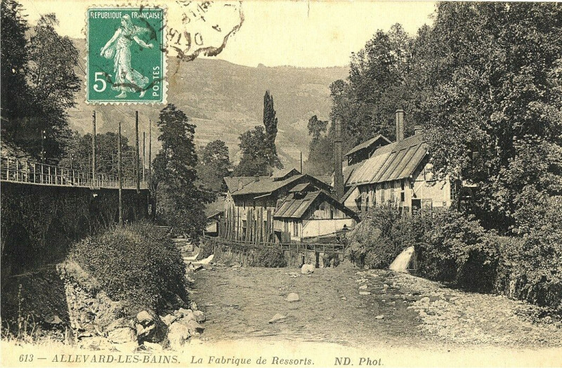 Carte postale ancienne Isère Allevard-les-Bains La Fabrique de Ressorts à Allevard