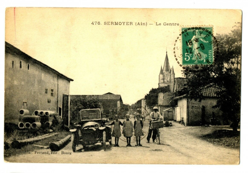 Carte postale ancienne Ain Sermoyer Le centre animé voiture à Sermoyer