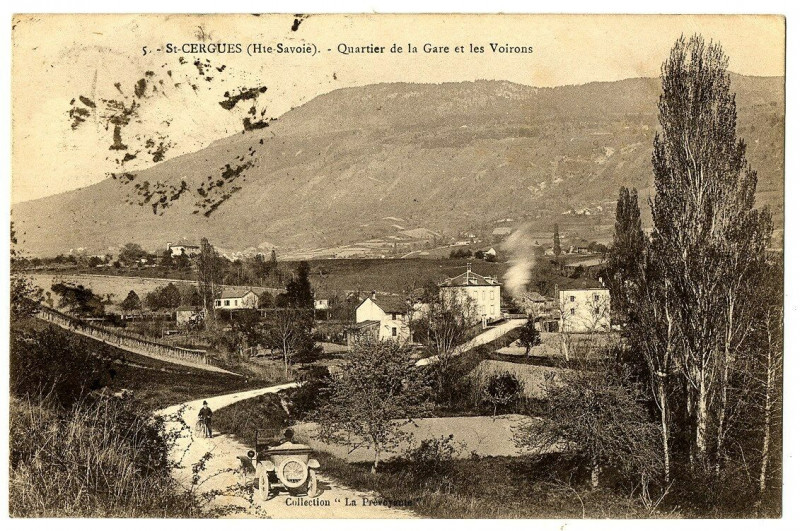 Carte postale ancienne Haute Savoie Saint-Cergue Quartier de la Gare et les Voirons animé voiture