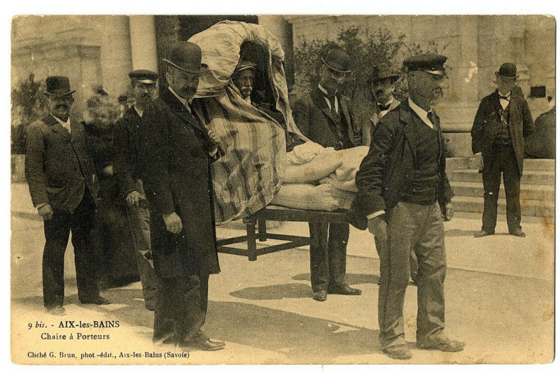 Carte postale ancienne Aix-les-Bains Chaises à Porteurs animé à Aix-les-Bains