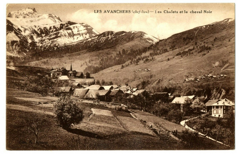 Carte postale ancienne Savoie Les Avanchers Les Chalets et le Cheval Noir