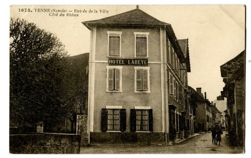 Carte postale ancienne Savoie Yenne Entrée de la Ville Côté du Rhône à Yenne