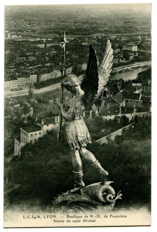 Carte postale ancienne Rhône Lyon basilique de N.D de Fourvière Statue de St-Michel à Lyon