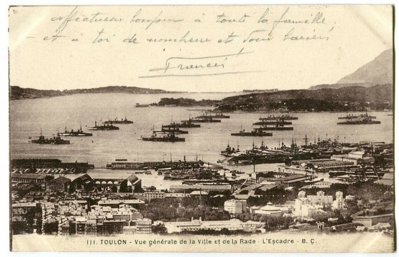 Carte postale ancienne Var Toulon Vue générale de la Ville et de la Rade l'Escadre à Toulon