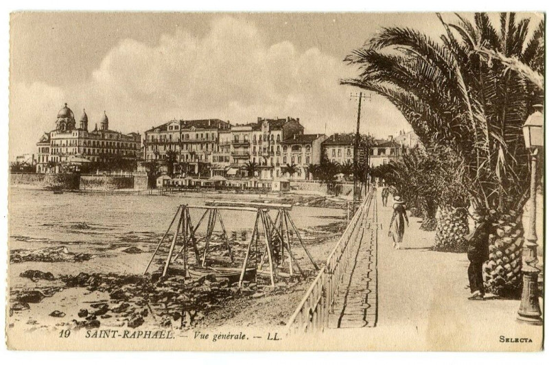 Carte postale ancienne Var Saint-Raphaël Vue générale à Saint-Raphaël